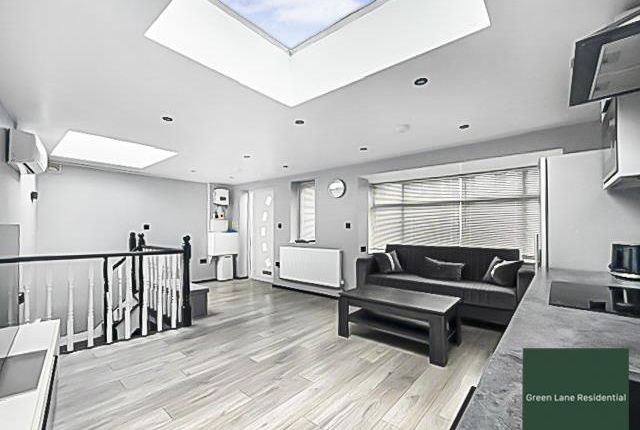 17, Lewis Road, Mitcham photo 2