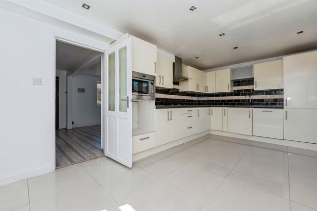 79, Laird Avenue, Grays photo 4
