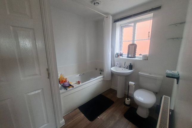 22, Gloucester Court, SCUNTHORPE photo 5