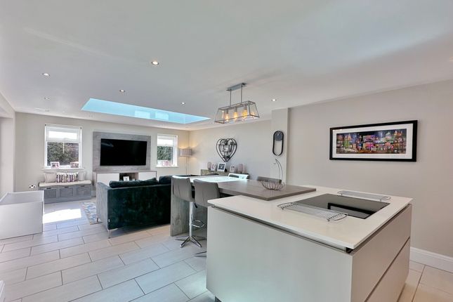 6 Aston Close, Prenton photo 3