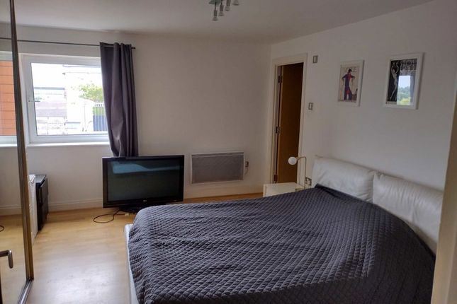 118, Holland Gardens, Brentford photo 4