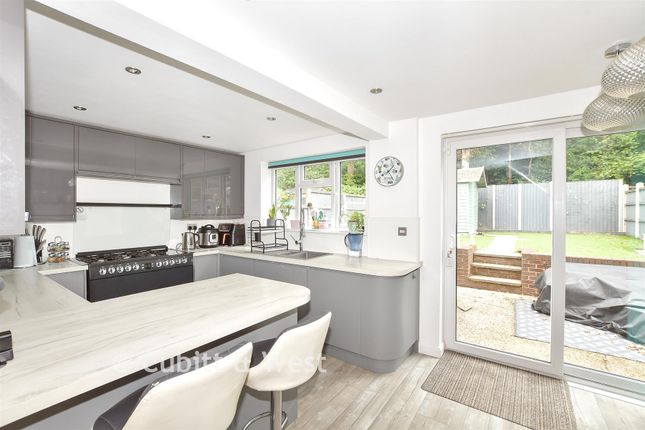 8, Mountbatten Close, Crawley photo 4