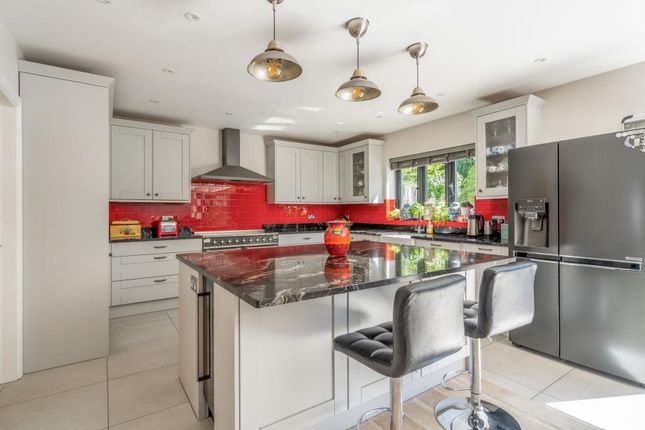 37, Trumpsgreen Avenue, Virginia Water photo 4