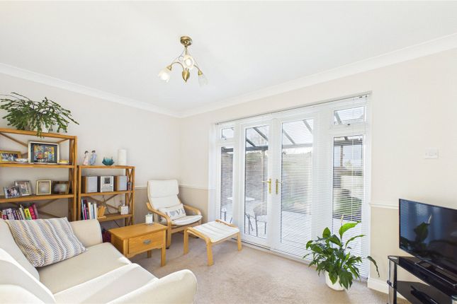 29, Lansdowne Road, Camberley photo 4