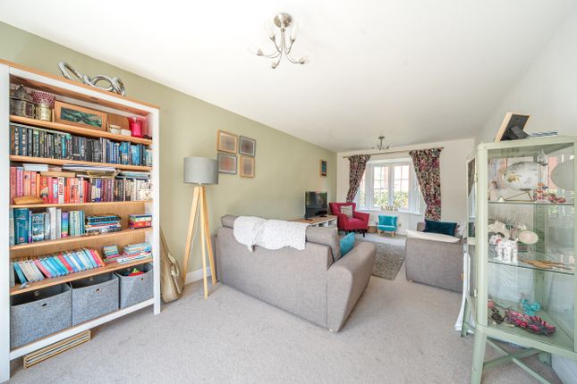 16, Feltham Way, Gloucestershire photo 3