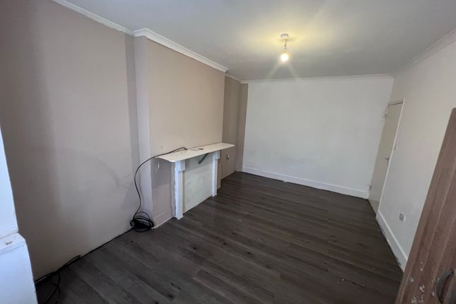 Flat for sale in Willow Tree Lane, Hayes
