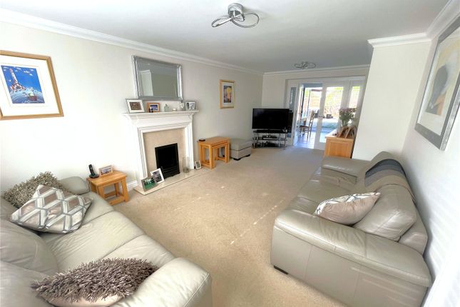 7, Hillside, Crawley photo 3