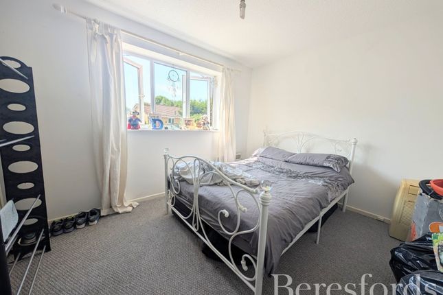 17, Viceroy Close, Essex photo 4