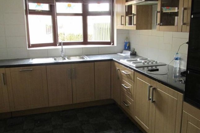 10, Fairlawn Close Willenhall, Birmingham photo 3