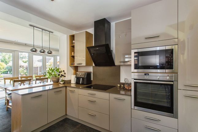 16, Fox Lane, Preston photo 4