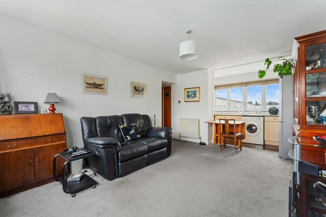 Flat for sale in Lindsey Close, Mitcham