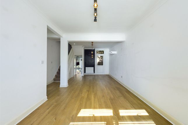 35, Tunmarsh Lane, London photo 5