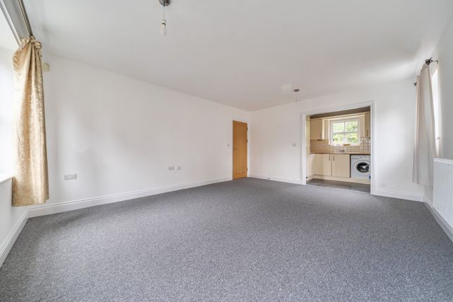 2, Reris Grange Close, Godalming photo 2