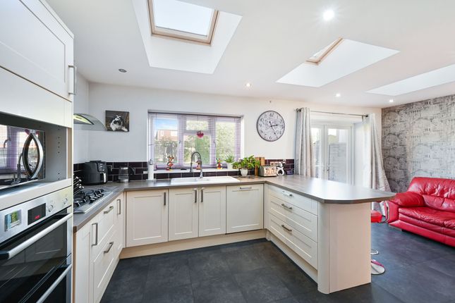 25 Scott Close, Epsom photo 2