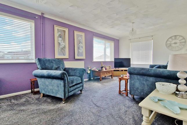 1, Gatefield Close, Frinton Homelands photo 2