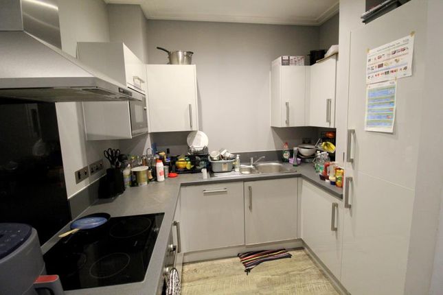 32, Astoria Heights, Slough photo 3