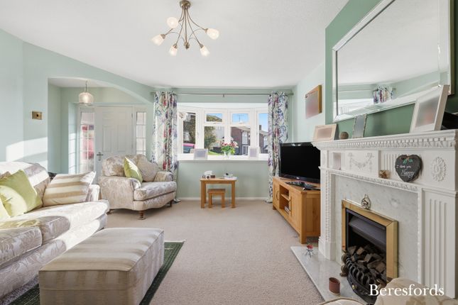 1, Holbrook Close, Essex photo 3