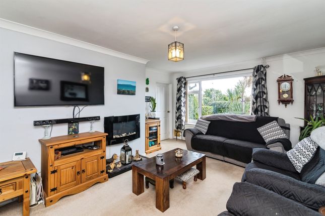 3, Meadow Way, Lowestoft photo 4
