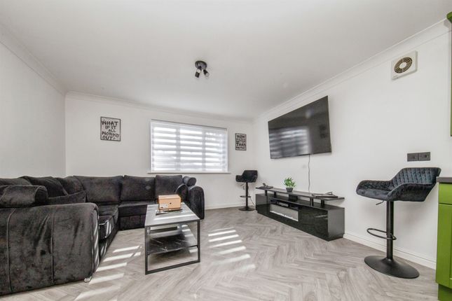 26, Childers Court, Ipswich photo 3