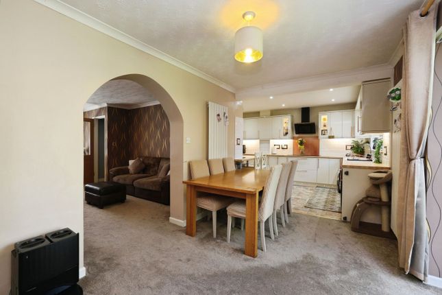 28, High Mead, Swindon photo 4