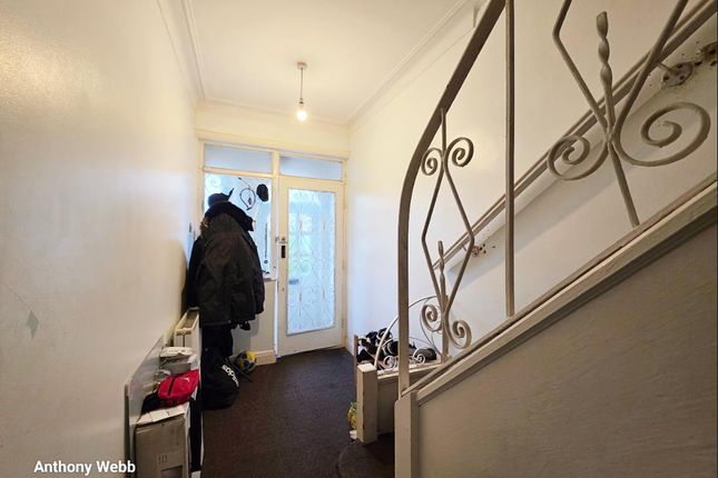 33, Connaught Gardens, London photo 4