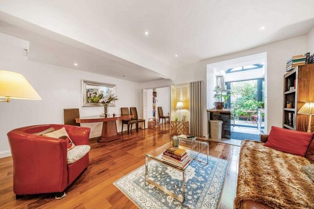 Flat for sale in Clarendon Gardens, London