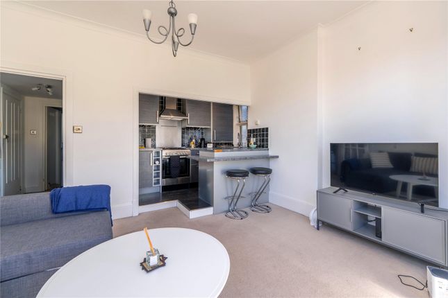 Flat 3, 209, St. Margarets Road, St Margarets photo 3