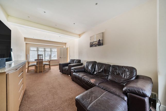 27, Greenwood Drive, Watford photo 3