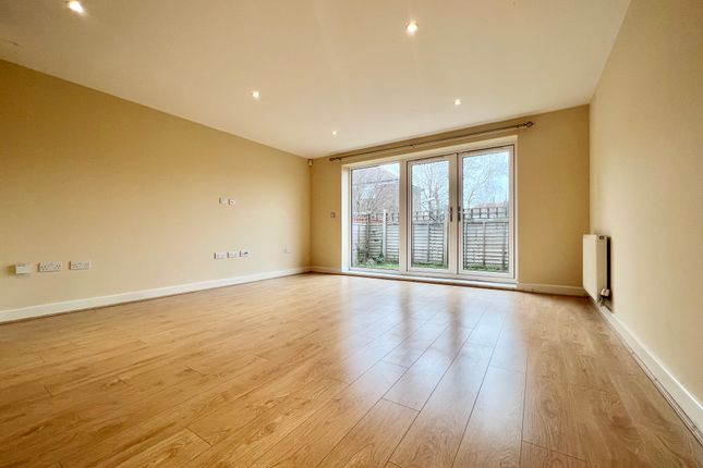 Thumbnail Flat for sale in Homefield Place, Croydon