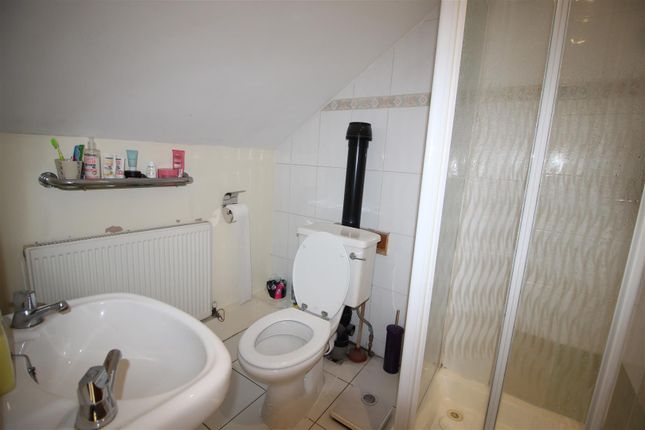 Flat 5, 54, Forest Drive West, London photo 5