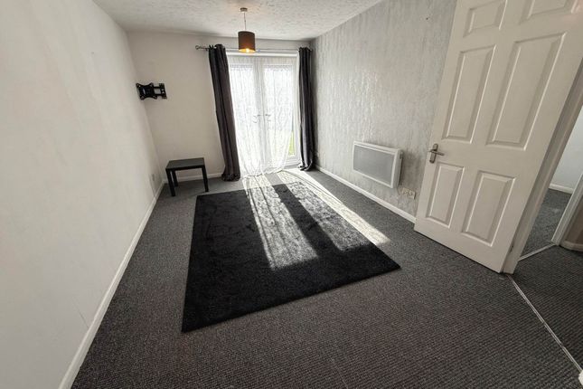 4, Frobisher Road, Erith photo 4