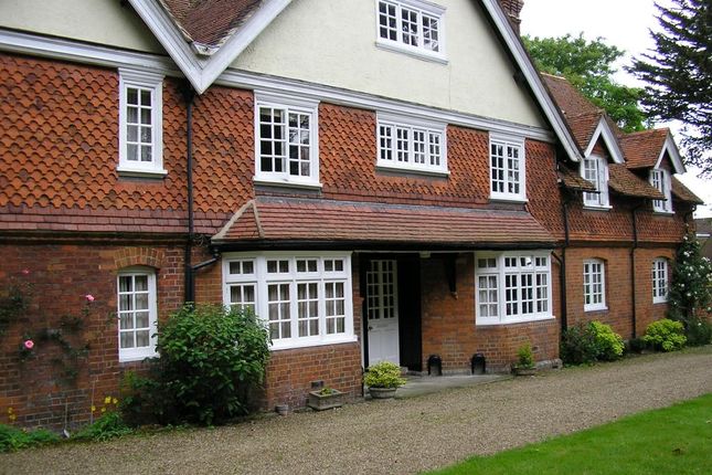 Thumbnail Flat to rent in Chiltern Manor, Wargrave
