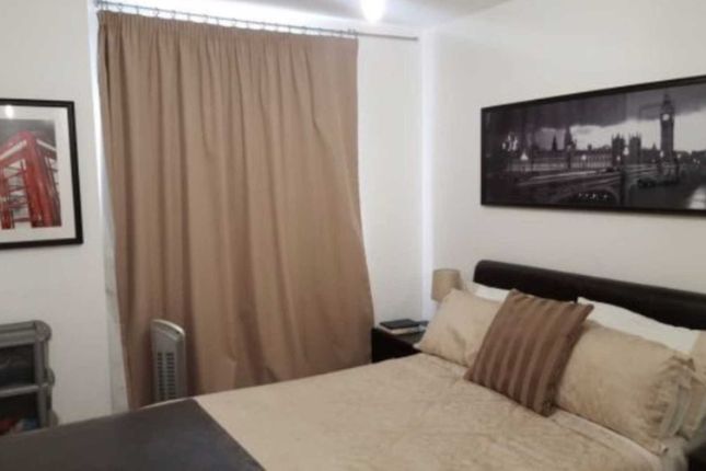 106 Hodgeson House, Christian Street, London photo 5