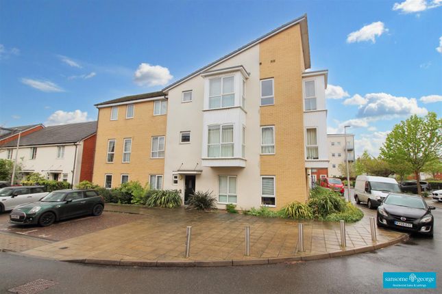 Thumbnail Flat for sale in Havergate Way, Reading