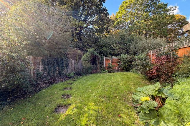 29 Aylward Close, Ipswich photo 4