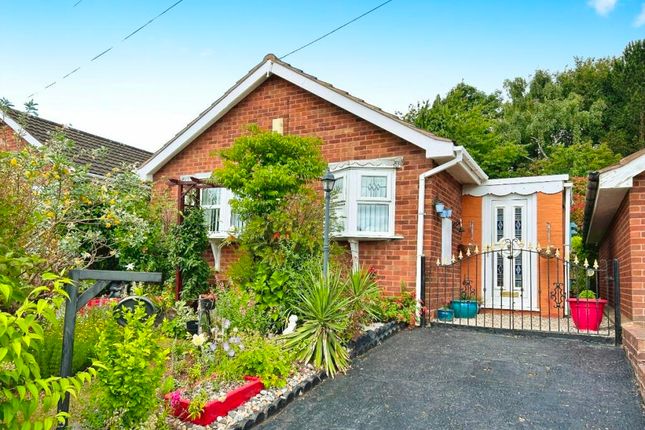 2-bed house on 28 Ragees Road, 28 Ragees Road, Kingswinford, £60,000