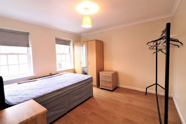 Flat to rent in Beechwood Mews, London