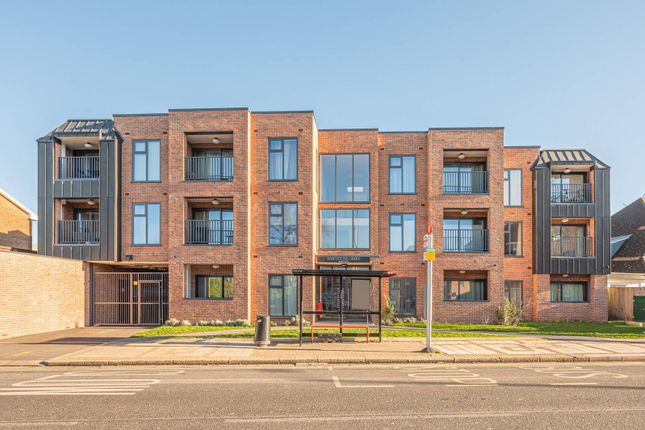 Thumbnail Flat to rent in Whetstone Green Apartments, Whetstone, London