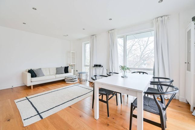 Flat to rent in East Street, Elephant And Castle, London