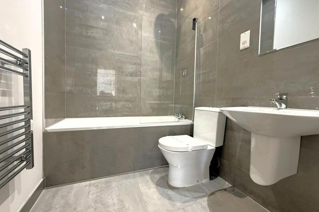 13 Bradley Court, Knoll Road, Camberley photo 5