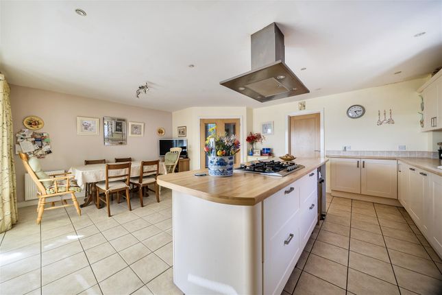 2 Bayford Court, Wincanton photo 4