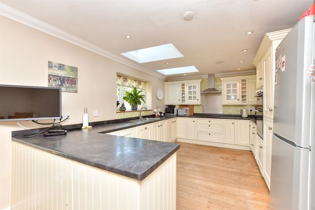 Paradise Cottages, Lower Hartlip Road, Sittingbourne photo 4