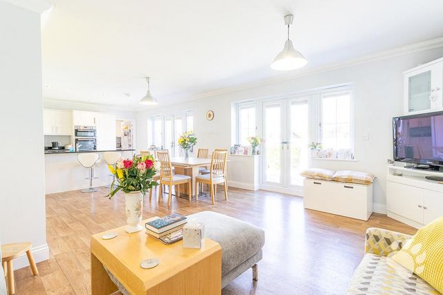 The Circle, 5, Elverston Side, Basildon photo 4