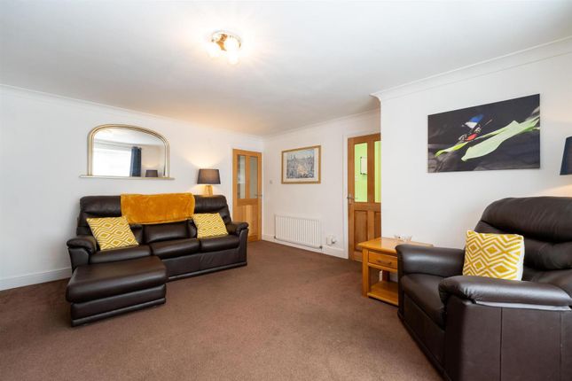 3, Lexington Close, Borehamwood photo 4