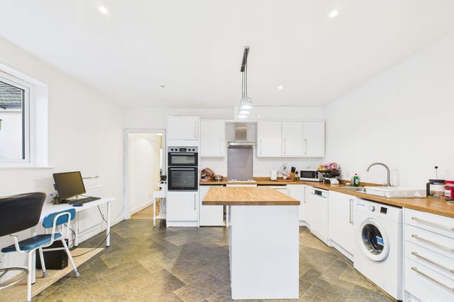 5 Wyncote Way, South Croydon photo 2