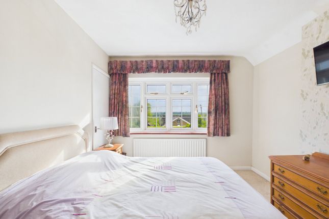 219, Chartridge Lane, Buckinghamshire photo 2