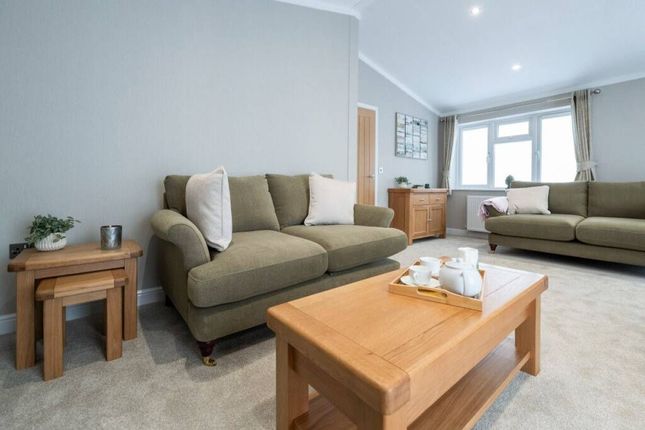 102, Lakeside Retreats, Cliff lane, Grantham photo 4