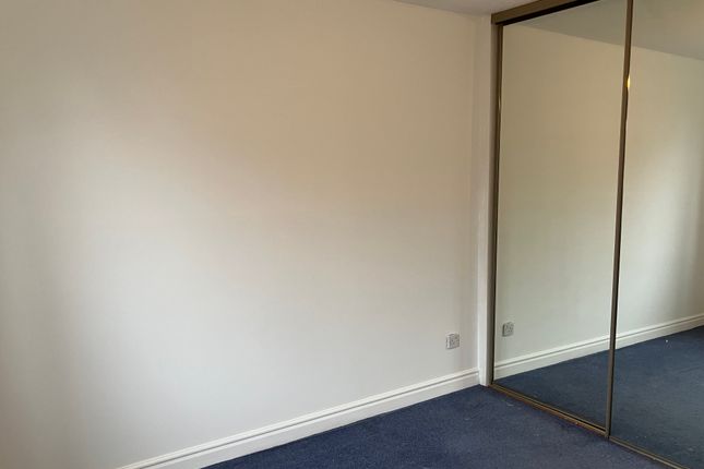 33, Lakeside Chase, Leeds photo 5