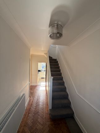 28, Vine Lane, Uxbridge photo 2