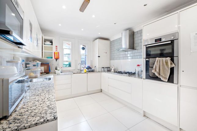 42, Clissold Crescent, London photo 2